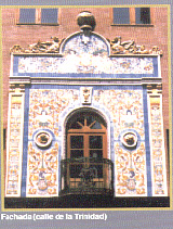 Fachada de ceramica en la calle trinidad